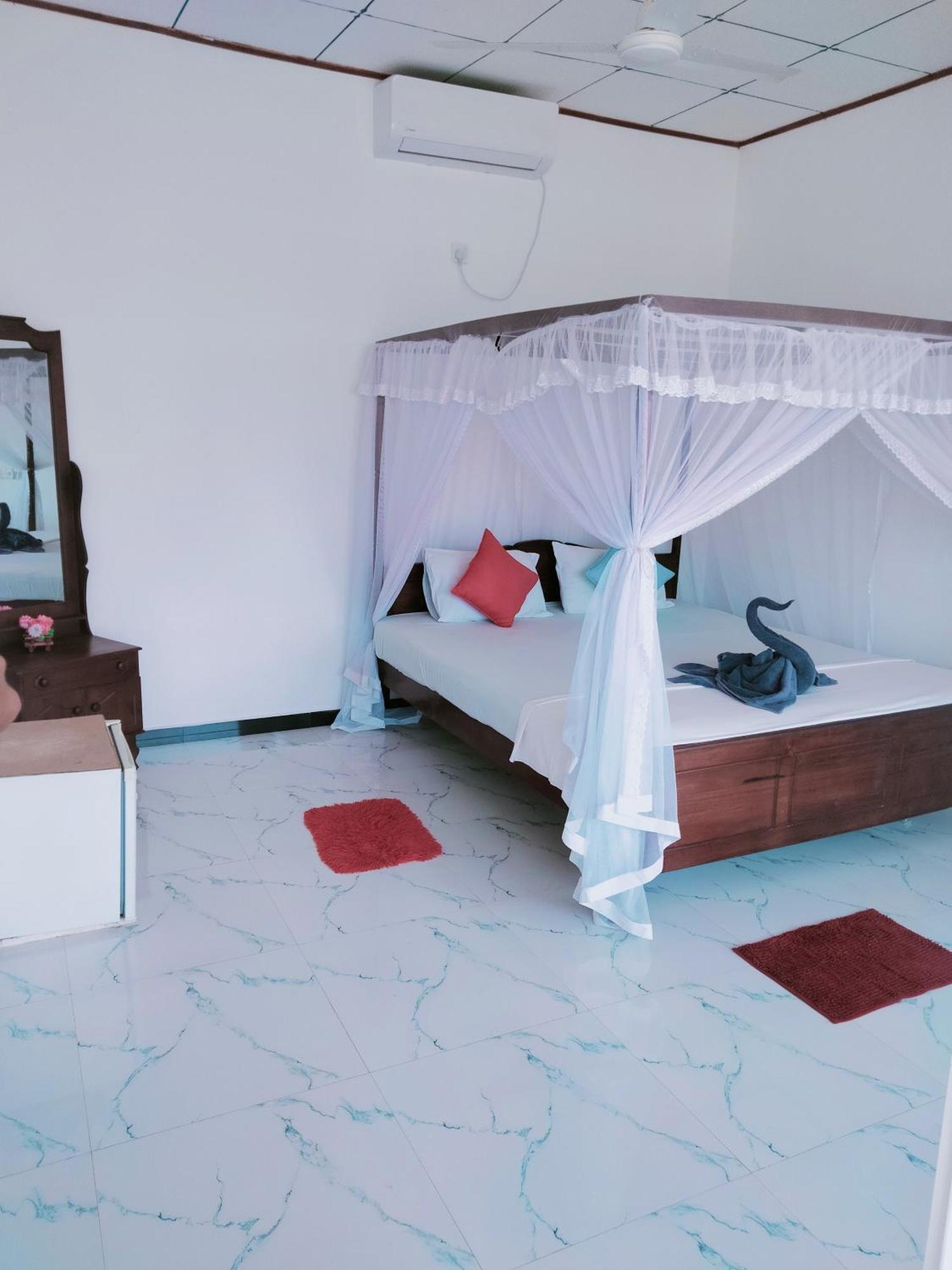 Sajana Ocean Hill Bed and Breakfast Mirissa Rum bild