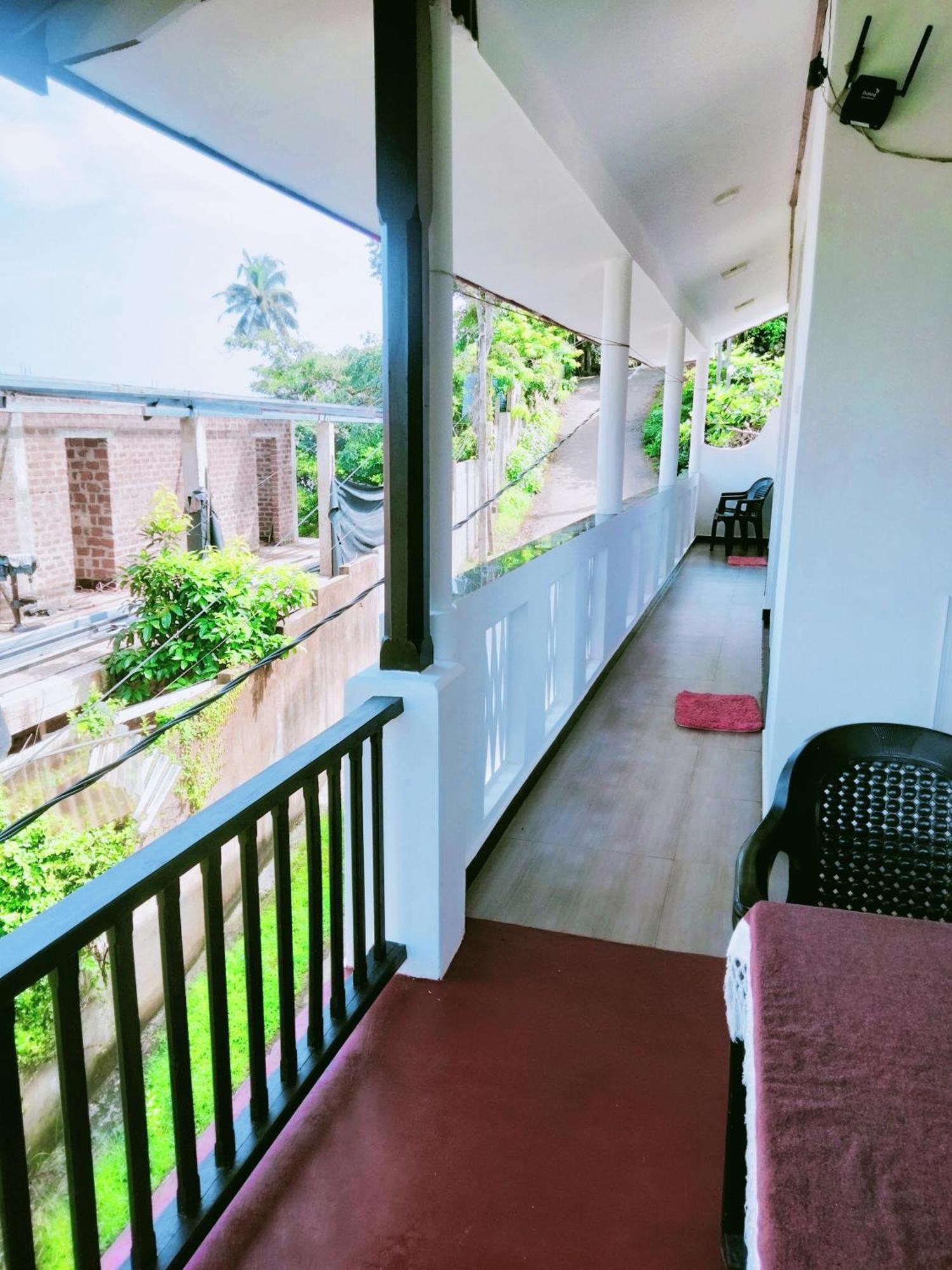 Sajana Ocean Hill Bed and Breakfast Mirissa Rum bild