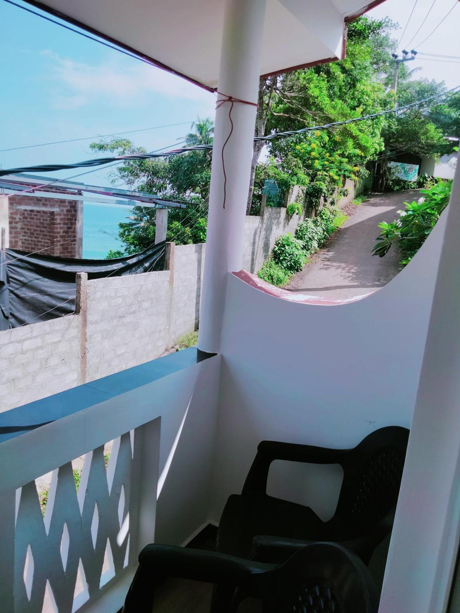 Sajana Ocean Hill Bed and Breakfast Mirissa Rum bild