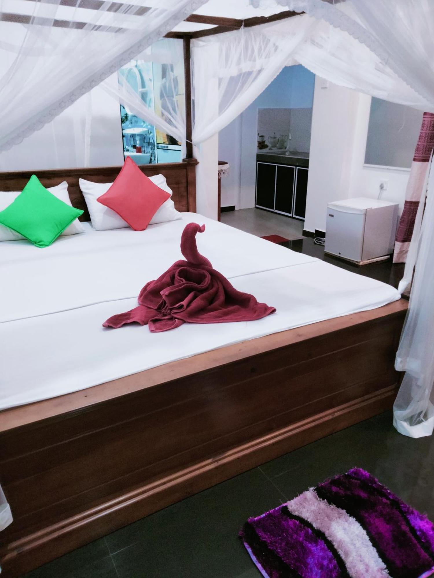Sajana Ocean Hill Bed and Breakfast Mirissa Rum bild