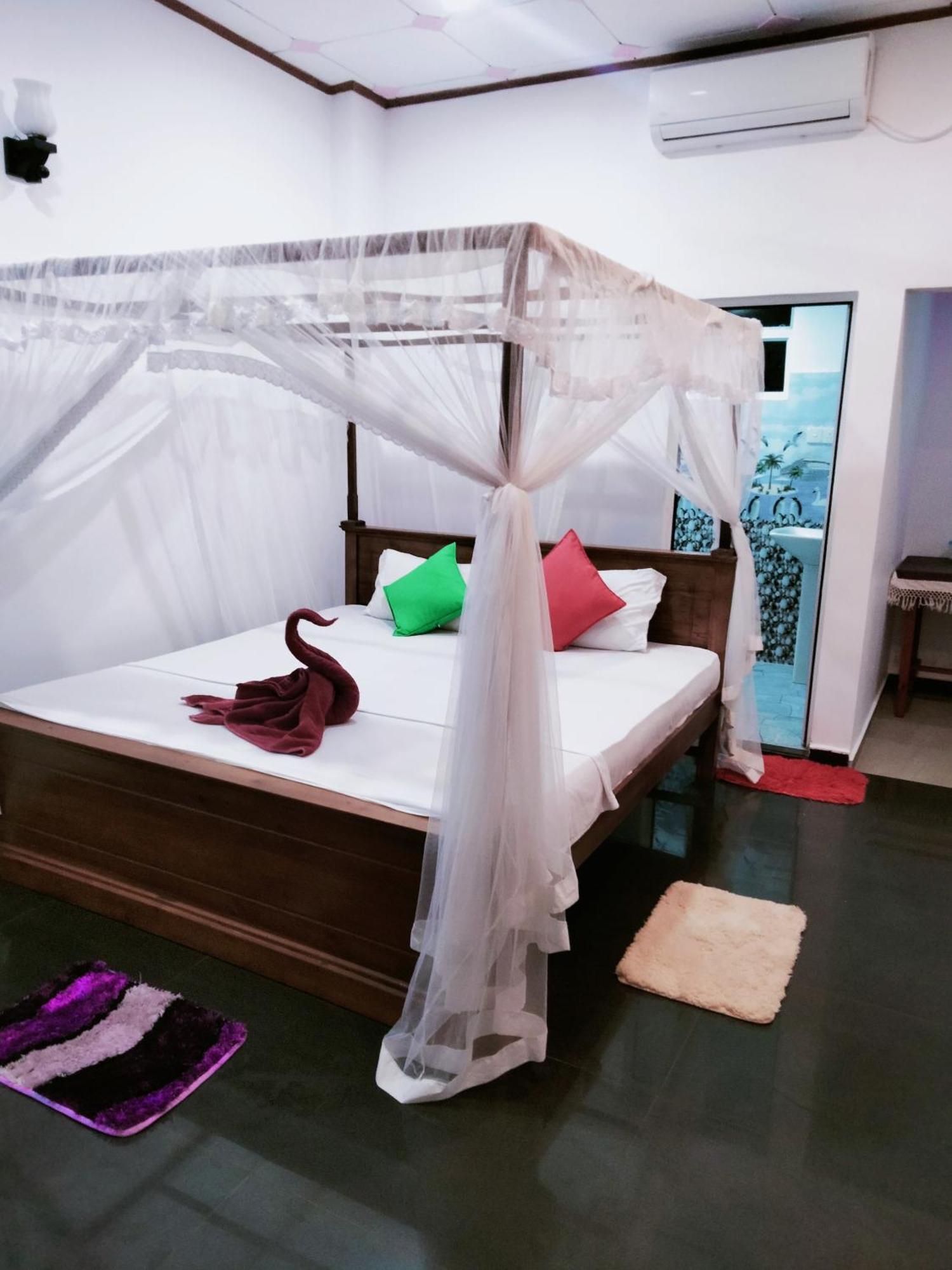 Sajana Ocean Hill Bed and Breakfast Mirissa Rum bild