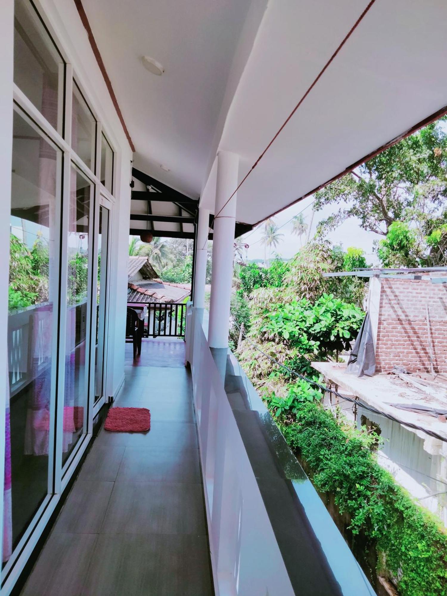 Sajana Ocean Hill Bed and Breakfast Mirissa Rum bild